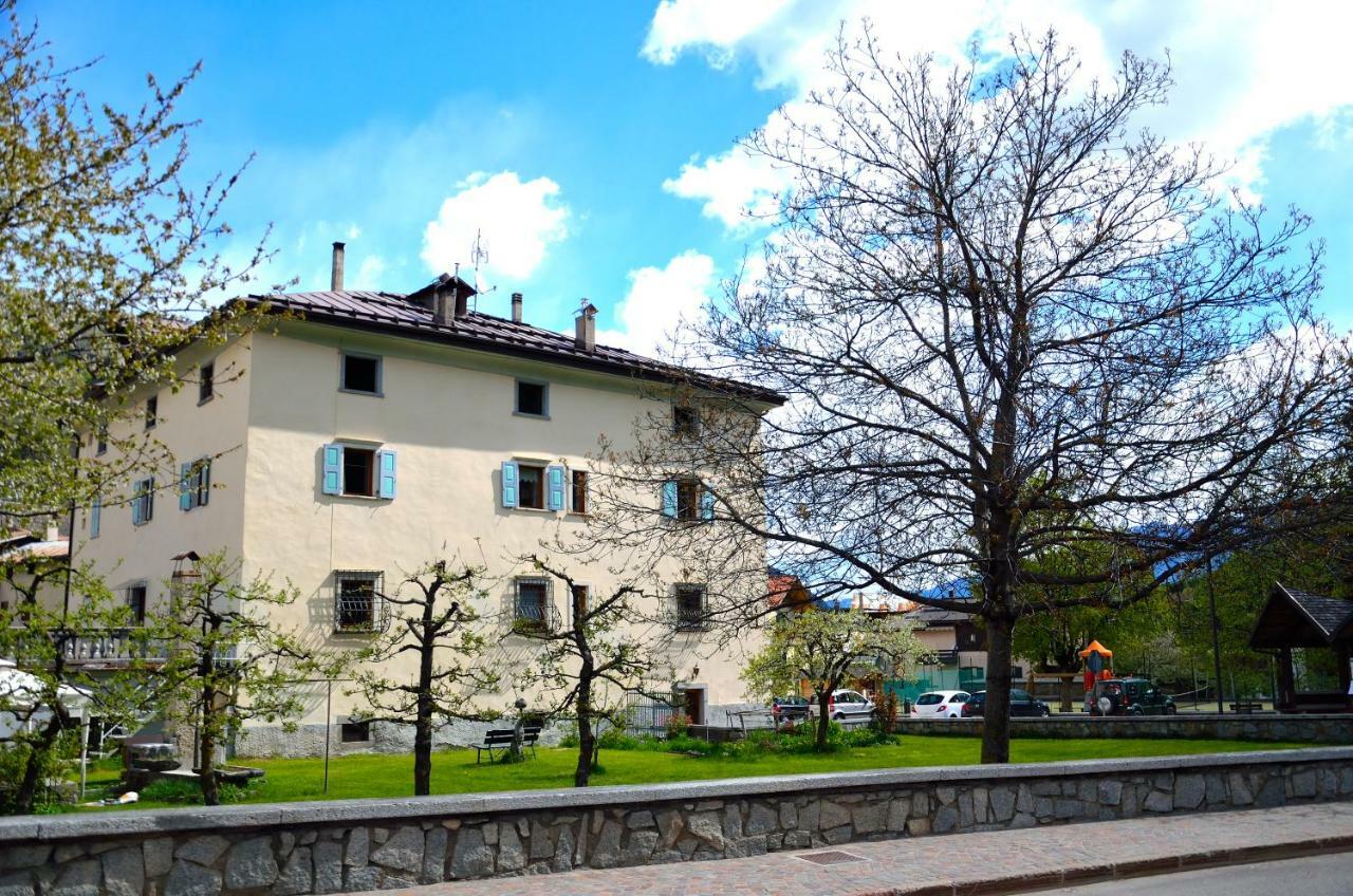 B&B Ca Dei Baroni Pellizzano Exteriör bild