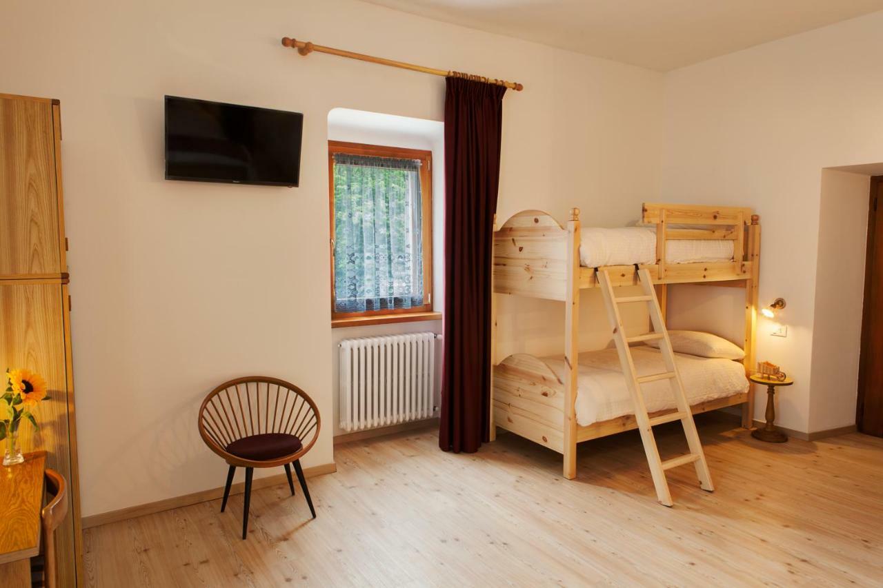 B&B Ca Dei Baroni Pellizzano Exteriör bild