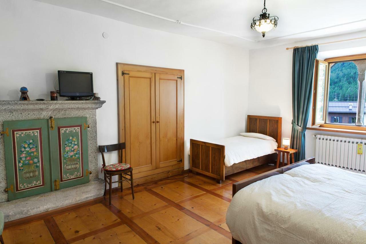 B&B Ca Dei Baroni Pellizzano Exteriör bild