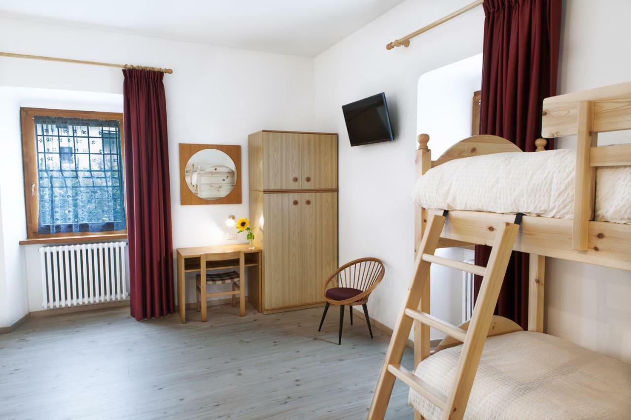 B&B Ca Dei Baroni Pellizzano Exteriör bild